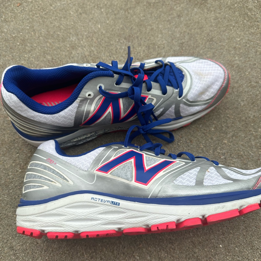 New Balance W770wb5 Athletic Shoe Us Size 10.5b Acteur Lite